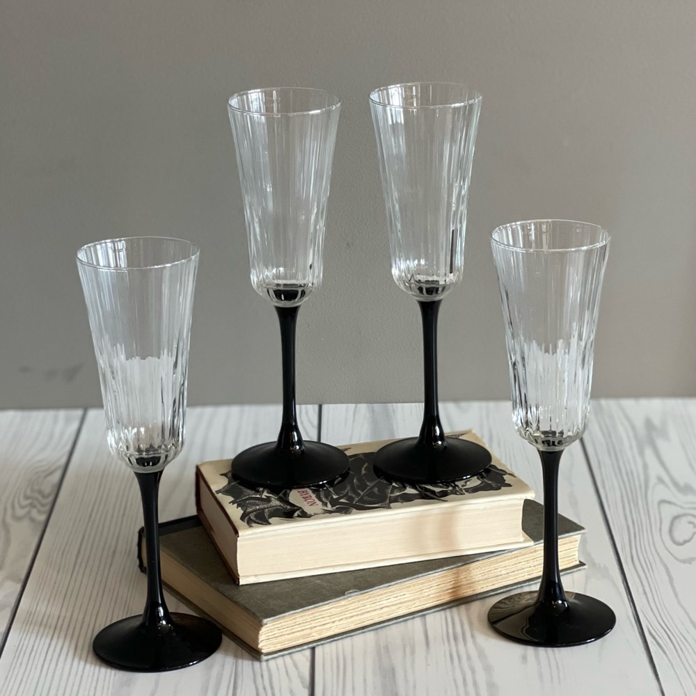 Vintage Luminarc Black Stem Champagne Flutes Set